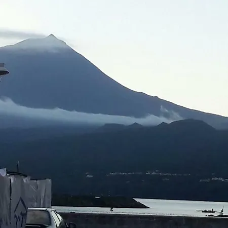 Azores Hibiscus House - Mountain And Sea São Roque do Pico