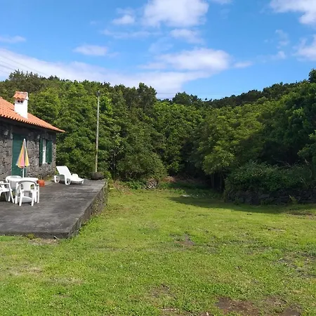 Azores Hibiscus House - Mountain And Sea Holiday home Sao Roque do Pico